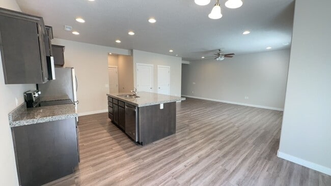 823 N Wellington Ct