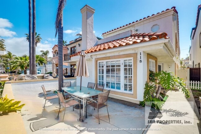 Building Photo - Gorgeous beach house with ocean view!