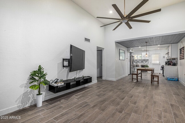 Photo - 2934 N 22nd Pl