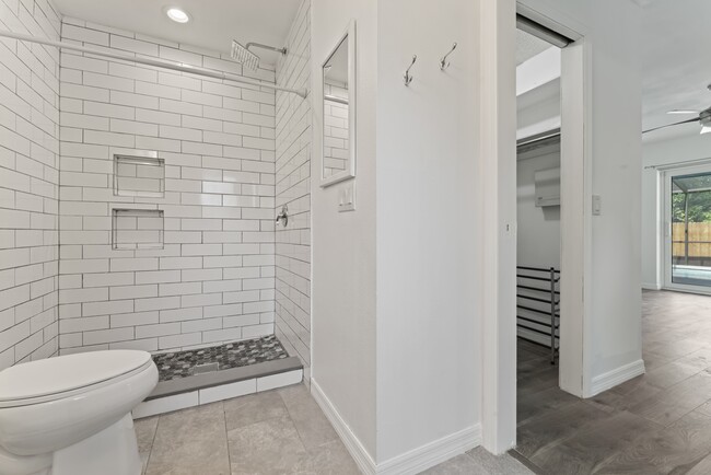 Photo - 4404 Meadow Creek Cir