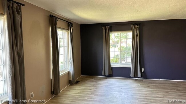 Photo - 685 E Fox Hills Dr