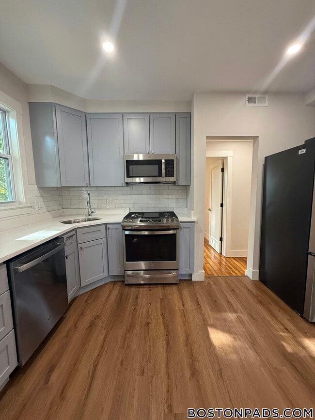 Photo - 147 E Cottage St Unit 1