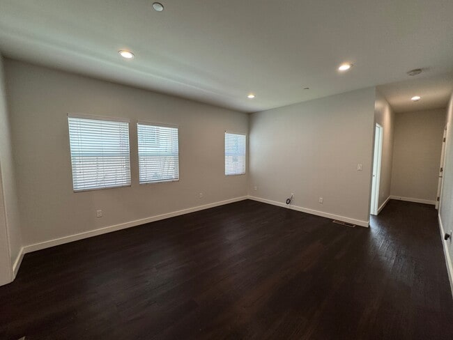 Photo - 374 41st St Unidad 2