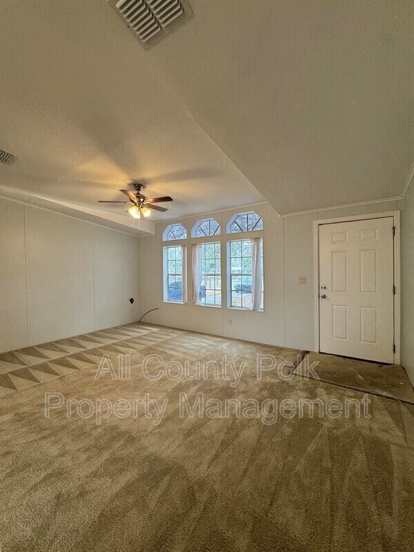 Photo - 913 Saddlewood Blvd