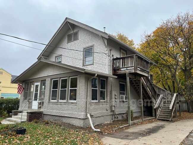 Building Photo - 1109 42nd St Unit 2