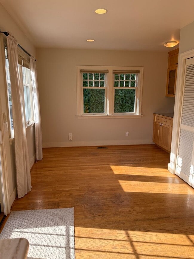 Photo - 3BR Tudor Home 1/2 Block from Greenlake!