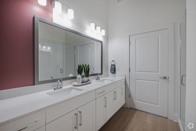 1BR, 1BA - 765SF - Primary Bathroom