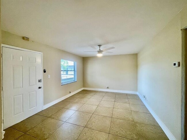 Photo - 601 NE 29th Dr Apartment Unit 10