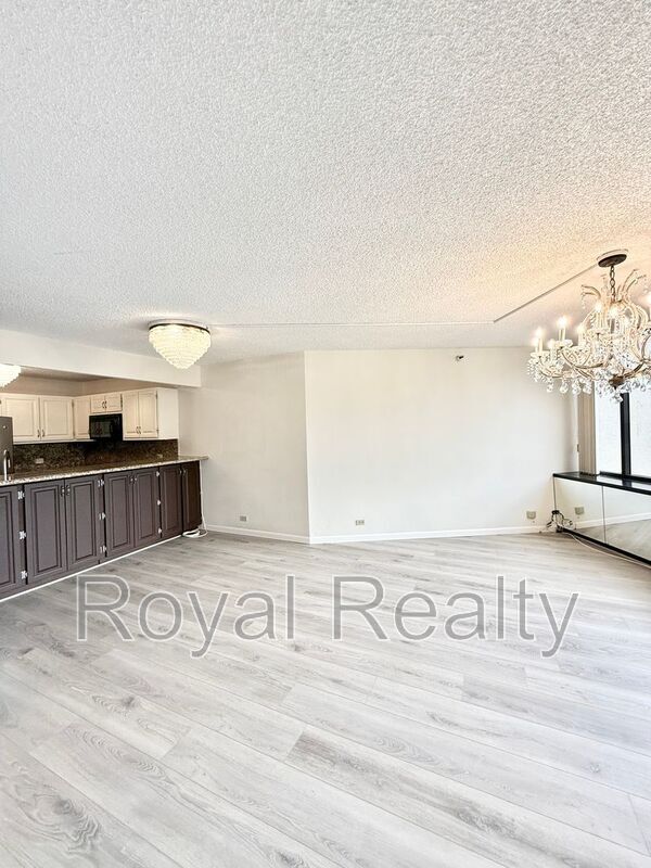 Photo - 555 Hahaione St