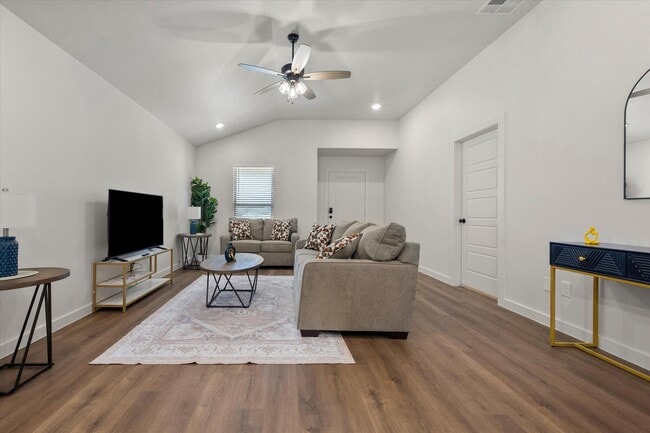 Photo - 2503 Langford Ave