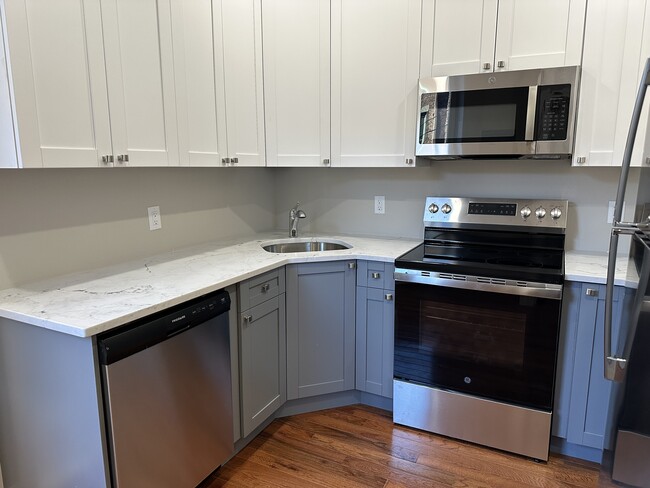 Sherman View - Sherman View Apartments