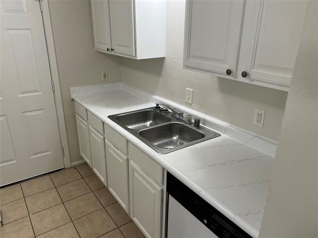 Photo - 208 Hosack St