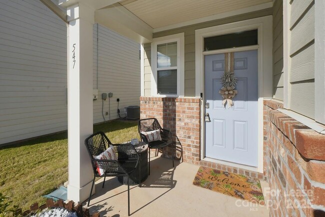 Photo - 547 Sitka Dr