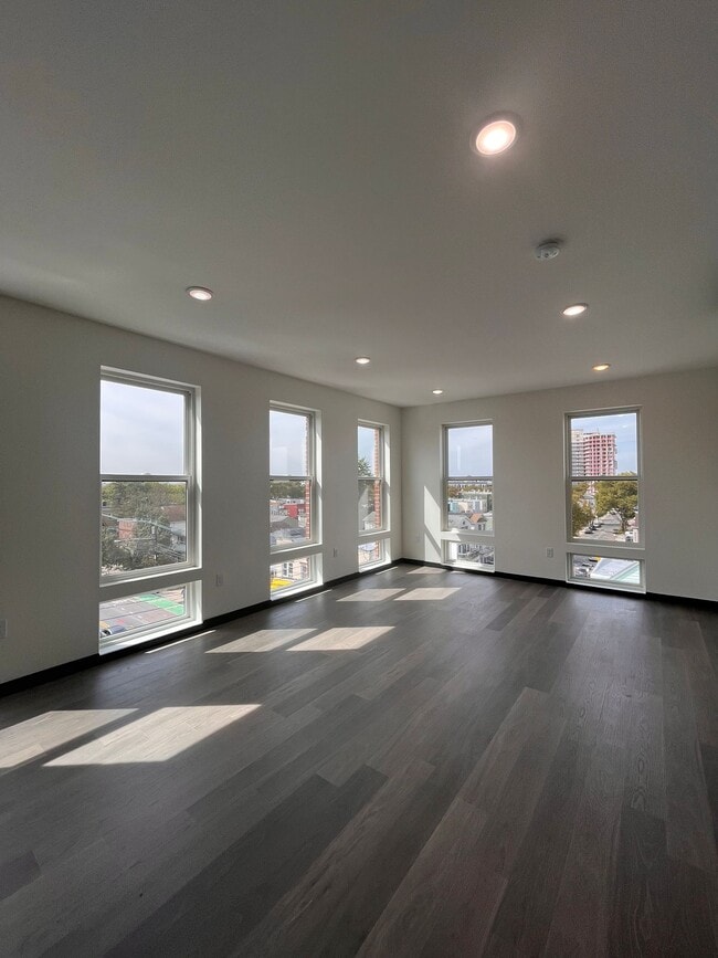 Photo - 130 Mallory Ave