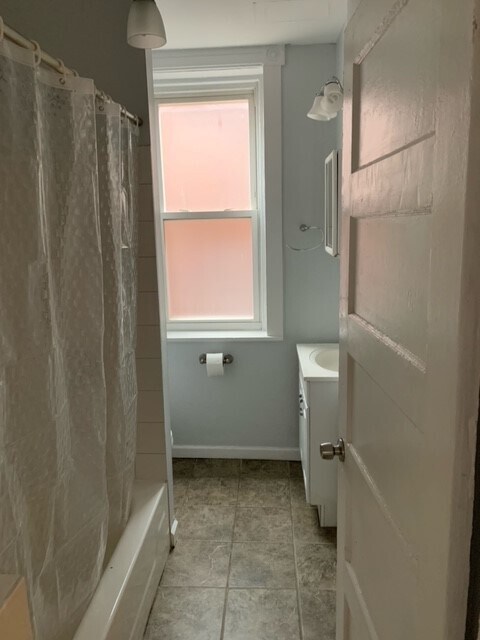 Bathroom - 4117 Cleveland Ave Unidad B