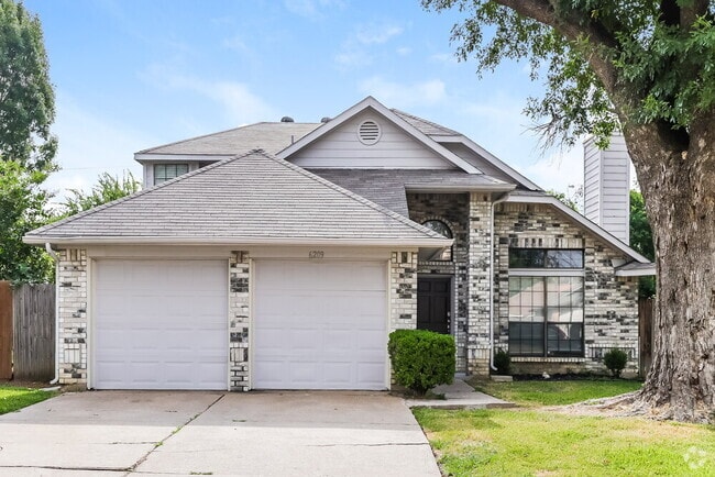 Building Photo - 6209 Mercedes Dr Rental
