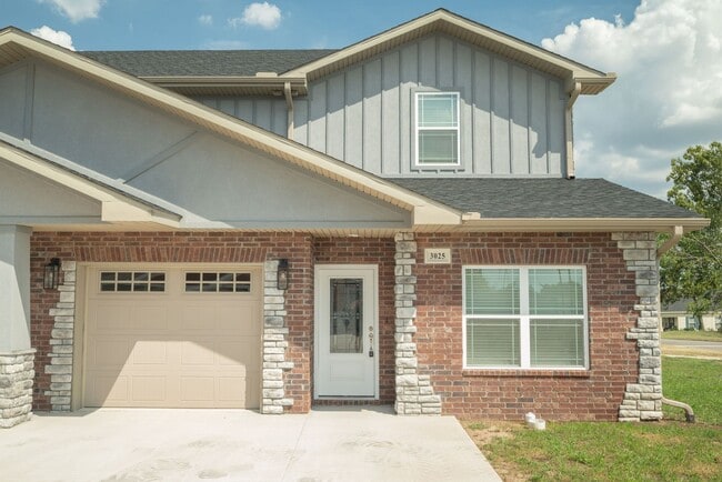Brand New 2-Bed/3-Bath Townhouse in Joplin... - Brand New 2-Bed/3-Bath Townhouse in Joplin...
