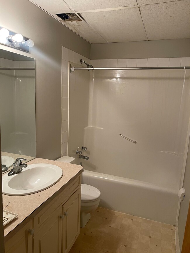 Photo - 824 McIntosh St Unit 1