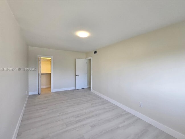 Photo - 834 Raymond St