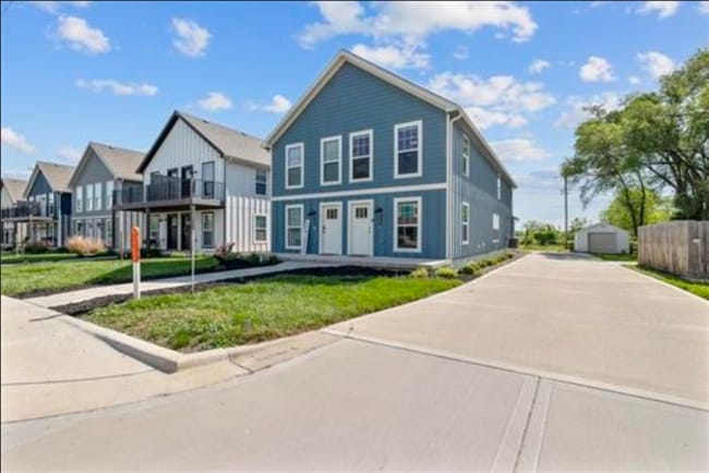 Photo - 156 SW 8th St