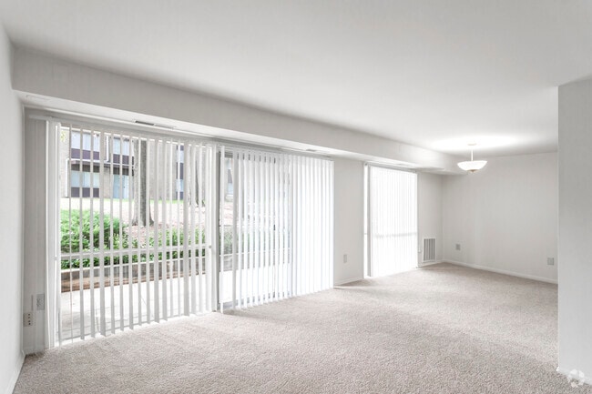 2 BR, 1 BA - 875 SF