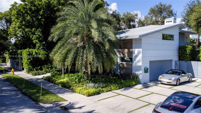 Photo - 79 Shore Dr W