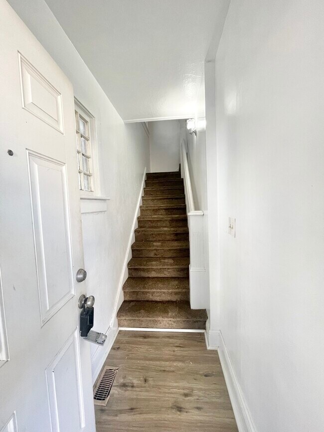 2 BEDROOM APT 1 BATH DUPLEX IN CHESAPEAK... House Rental in