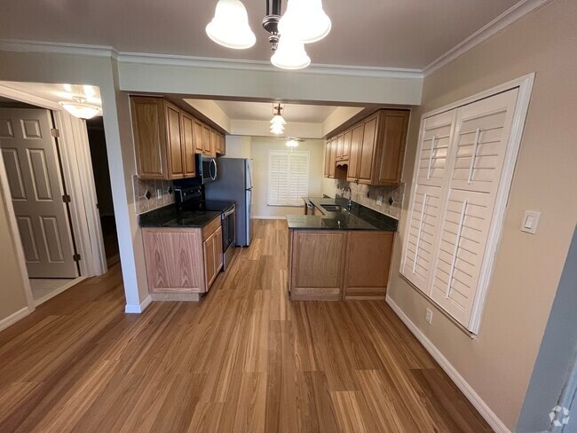 Building Photo - 7310 Sunshine Skyway Ln S Unit 114 Rental