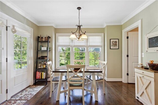 Photo - 253 N Forest Ave NE