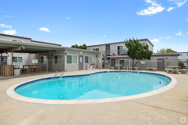 Piscina - Anniversary Apartments