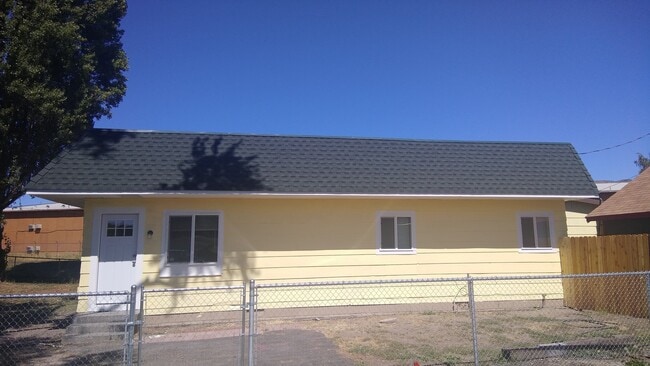 Building Photo - 3 Bedroom 1 Bath House