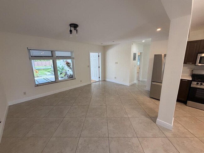 Photo - 2018 NE 14th Ct Unit 2018