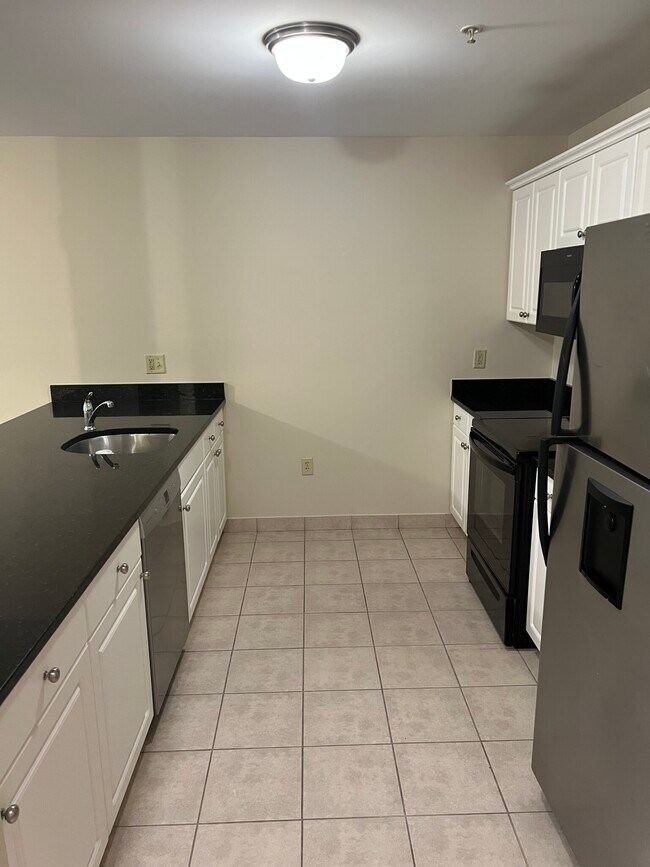 Building Photo - 10 Florence St Unit 107