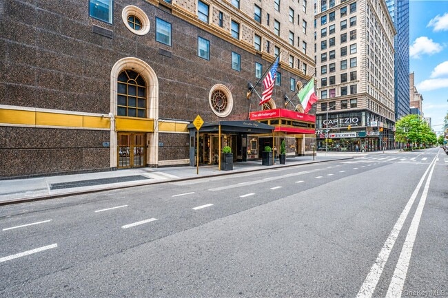 Photo - 150 W 51st St Unit #1412
