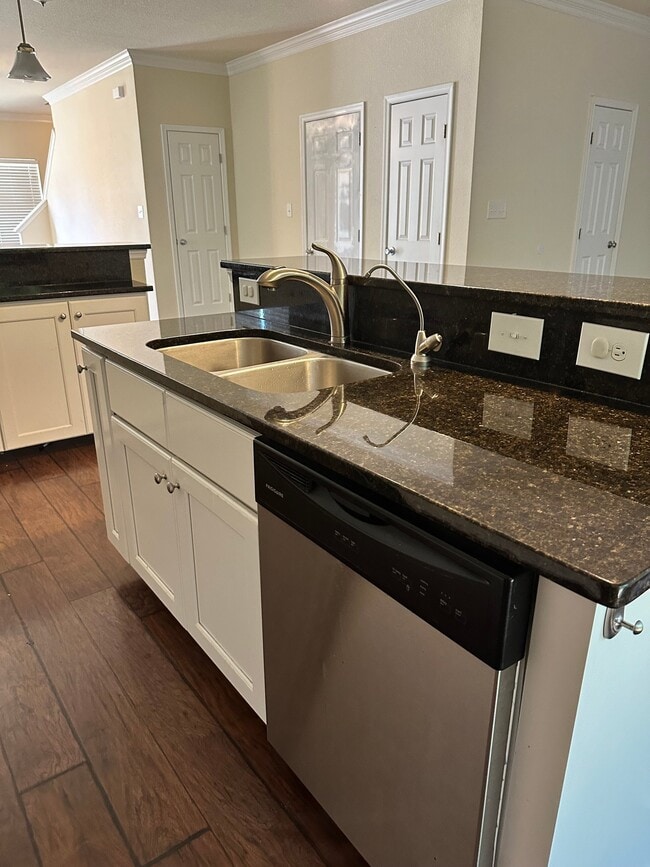 Photo - 205 Gee St
