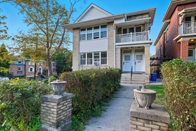 Building Photo - 6603-6603 Woodwell St Unit 6601