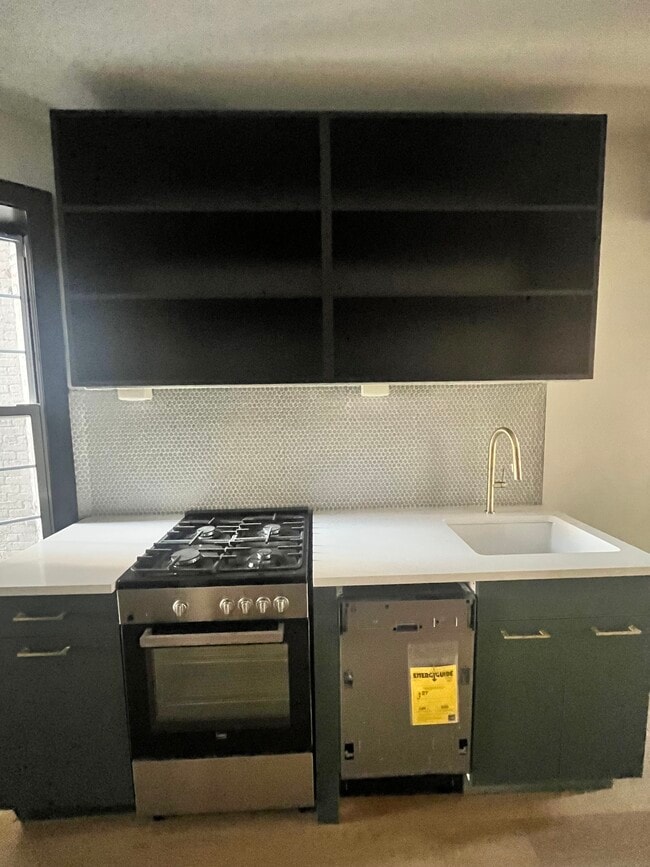 41 Van Wagenen 1R - 46 Van Wagenen Ave Unidad 9