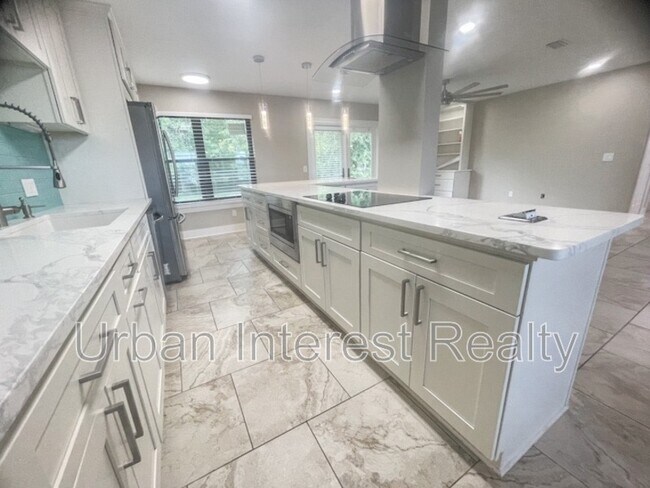 Photo - 802 E Pine Forest Dr