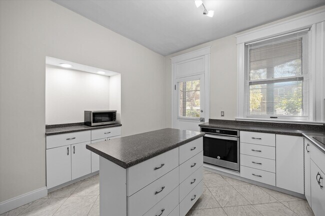 Photo - 6114 Waterman Blvd