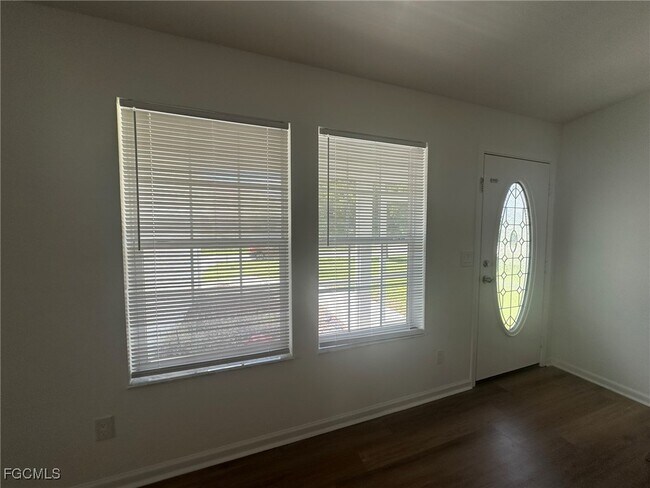 Photo - 121 NE 11th Pl House