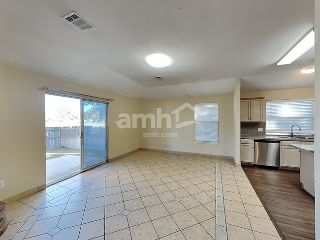 Photo - 904 Western Pass