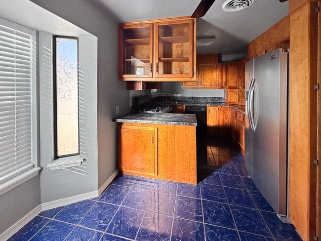 Photo - 910 W Taylor Ave