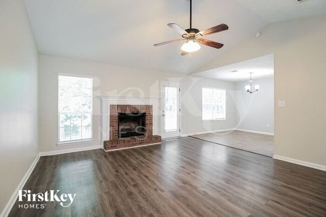 Photo - 1417 Oak Knoll Dr NE