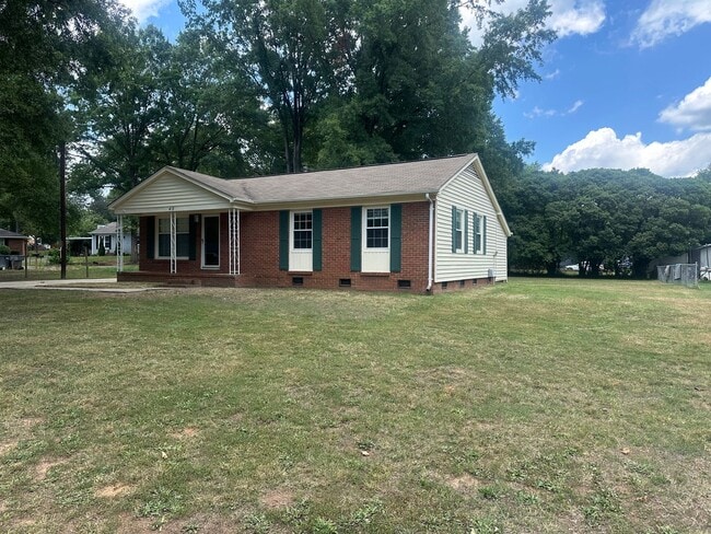 Building Photo - Adorable Three Bedroom Home In Cherokee Forest Subdivision!