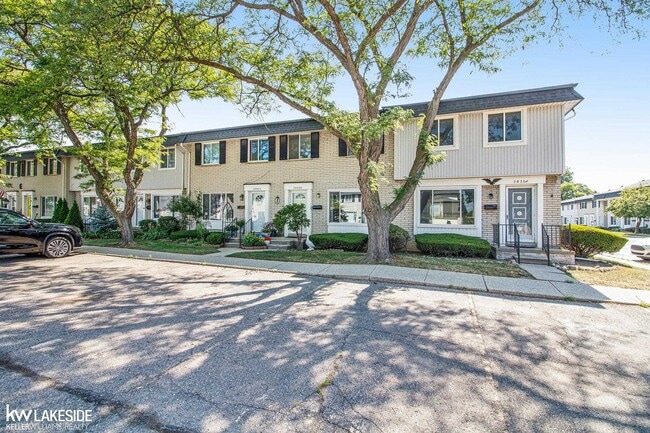 Photo - 28306 Universal Dr