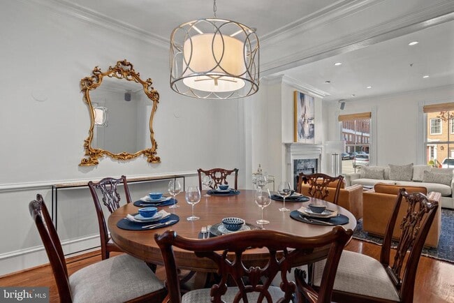 Building Photo - 128 Queen St