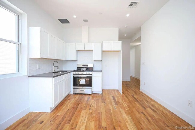 Photo - 105 Wyona St Unit 1