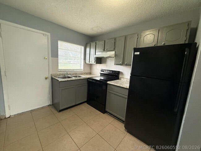 5006 Sanibel Ave