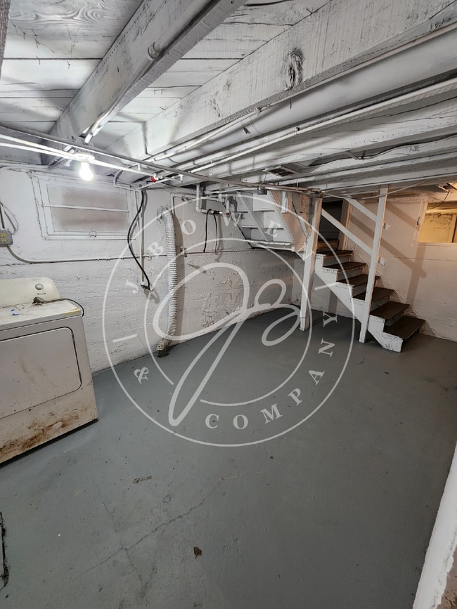 Photo - 3 bed 1 bath with lots of space!