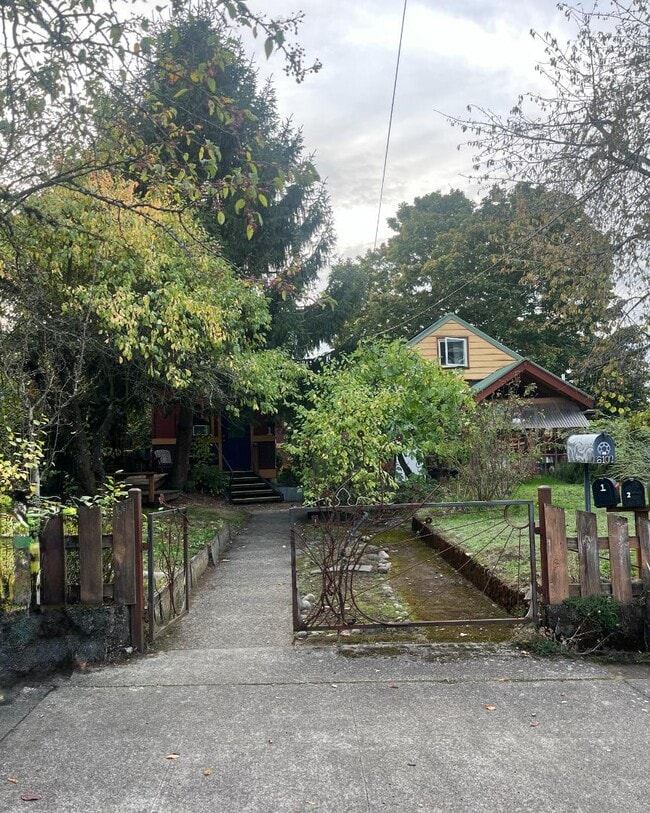 Building Photo - 6107 NE 14th Ave